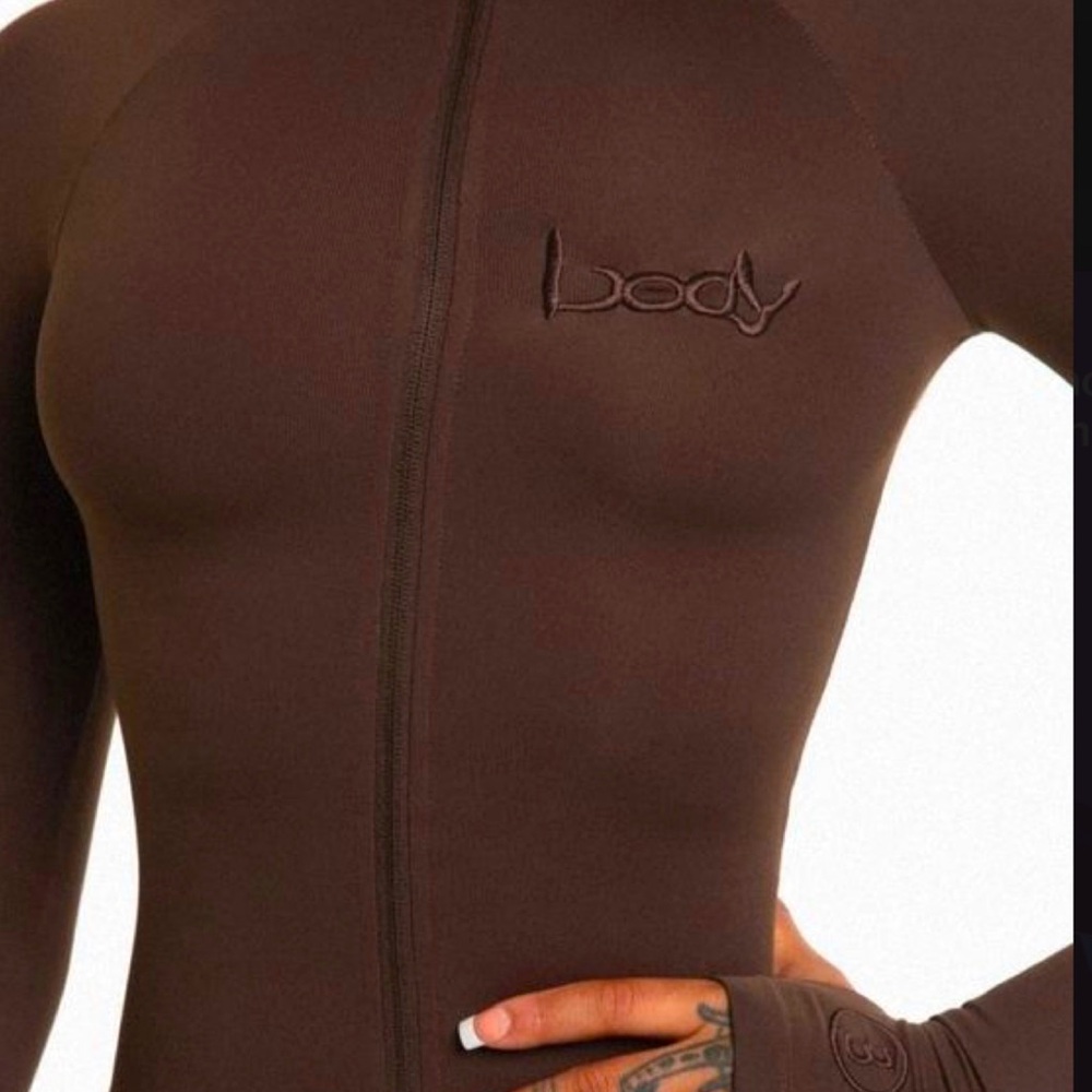 BODY BY RAVEN TRACY TOP IN DARK CHOCOLATE BROWN 
EXCELLENT QUALITY